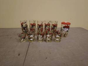 lot 266 image: Vintage Hunting Scene Drinking Glass Set with Napkins
