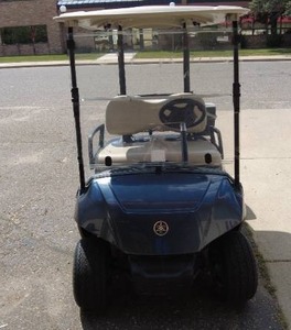 lot 1 image: 2021 Yamaha Golf Cart . Fresh batteries, cooler & charger