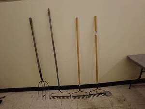 lot 290 image: Lot of Garden Tools Pitchfork and Rakes