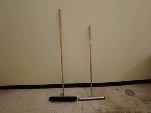 lot 291 image: Lot of Floor Cleaning Tools Broom and Squeegee