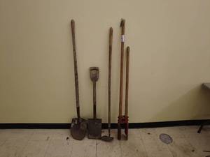 lot 293 image: Lot of 5 Various Gardening Tools