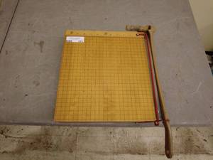 lot 171 image: Paper Cutter