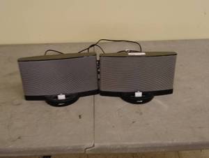 lot 183 image: Plug in speakers for iphone (2)