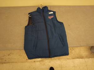 lot 190 image: MN Twins puffy vest- size xl
