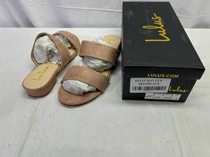 lot 3 image: RR. Lulus-Size 8 Devin-Mauve