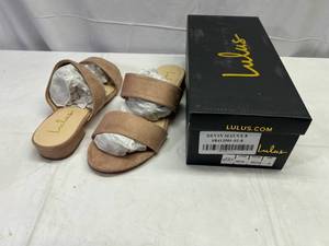lot 4 image: RR. Lulus-Size 8 Devin-Mauve