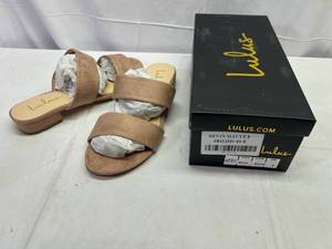 lot 7 image: RR. Lulus-Size 8 Devin-Mauve