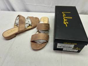 lot 11 image: RR. Lulus-Size 8.5 Devin-Mauve