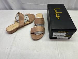 lot 13 image: RR. Lulus-Size 8.5 Devin-Mauve