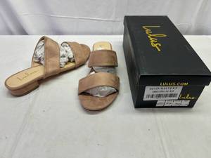 lot 15 image: RR. Lulus-Size 8.5 Devin-Mauve