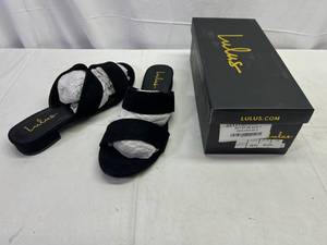 lot 35 image: RR. Lulus-Size 9 Devin-Black