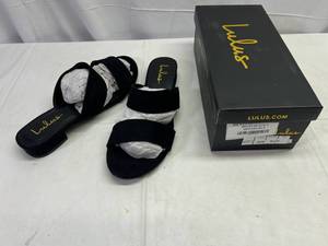 lot 37 image: RR. Lulus-Size 9 Devin-Black