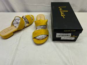 lot 42 image: RR. Lulus-Size 8.5 Devin-Mustard