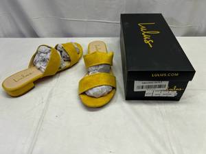 lot 43 image: RR. Lulus-Size 8.5 Devin-Mustard