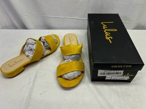 lot 45 image: RR. Lulus-Size 8.5 Devin-Mustard