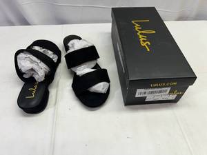 lot 26 image: RR. Lulus-Size 8 Devin-Black