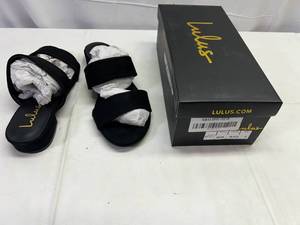 lot 32 image: RR. Lulus-Size 8 Devin-Black