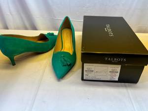 lot 69 image: KK. New Talbots Shoes 9M-Vivid Jade-Erica 50 Tassle