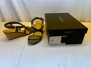 lot 71 image: KK. New Talbots Shoes 7.5M Summer Sage-Royce Braid