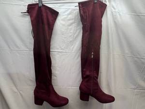 lot 77 image: JJ. Lulus Boots-Size 5.5 Vendor Style DI-Burgandy