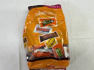lot 106 image: 2lb-Caramel Lovers Party Pack