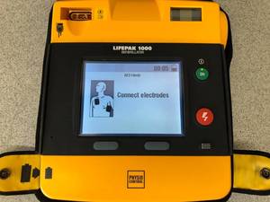lot 69 image: WOWOW MSRP $3500 Physio-Control LIFEPAK 1000 AED Battery Powered Defibrillator with Pads - In Excellent Working Condition