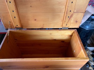 Small chest, horses, heat lamp, misc