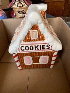 4 cookie jars