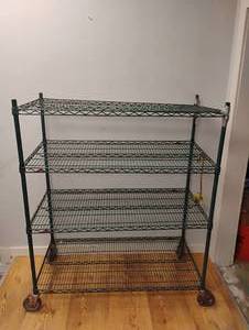 WIRE SHELVING ON WHEELS