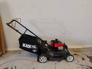 BLACK MAX 21 GAS POWERED LAWNMOWER