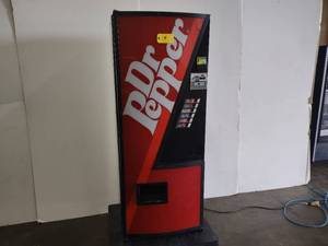 Dixie-Narco Commercial Pop Vending ...