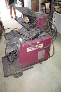 lot 116 image: Thermal Arc Fabstar 4030 DC Welder with 2410 Wire Feeder