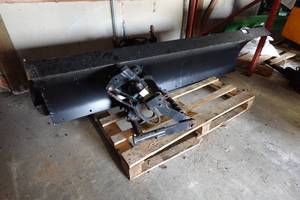 lot 103 image: 6 Snow Plow with Mount for John Deere Gator