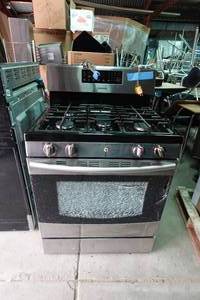 lot 109 image: Samsung NX58F5500SS 5.8 Cu Ft Freestanding Gas Range - Broken Door