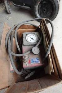 lot 128 image: Vintage Sun Electric Cylinder Leakage Tester Model 228