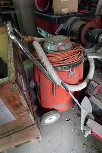 lot 121 image: Hako Minuteman 105 HEPA Filter Vacuum