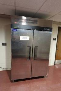 lot 172 image: Turbo Air M3F47-2-N 52 2 Section Reach In Freezer