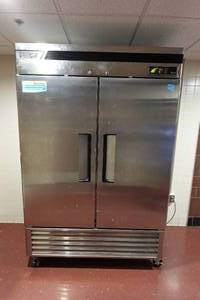 lot 173 image: Turbo Air TSR-49SD 2 Section Reach In Refrigerator