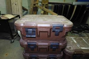 lot 134 image: 6 Cambro Hot Box Insulated Food Pan Carriers - Brown