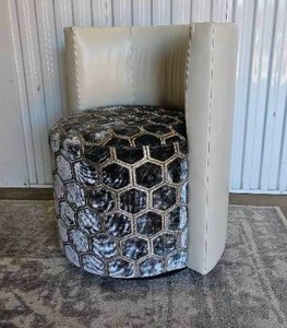 lot 21 image: Mitchel Gold & Bob Williams Full Swivel Chair