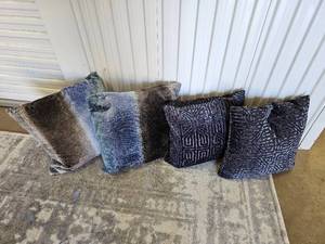 lot 34 image: Brainbridge Home Design Throw Pillow Group