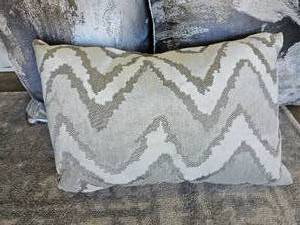 lot 33 image: Callisto Design Throw Pillow Group