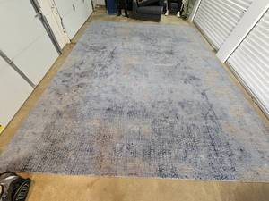 lot 19 image: Modern Minimalist Navy & Spotted Pattern Rug