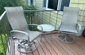 lot 22 image: Tropitone Chairs and Table