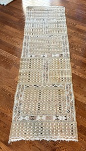 lot 24 image: Moroccan Rug  Tapestry