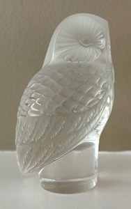 lot 15 image: Lalique Owl Figurine  Paperweight