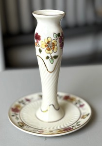 lot 68 image: Pretty Vase and Trinket Dish by Zsolnay of Hungary