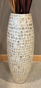 lot 79 image: Fantastic Dried Floral Decor with Beautiful Vase