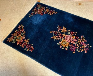 lot 11 image: Beautiful Rug