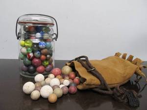 lot 18 image: Lot of Antique Clay & Other Marbles